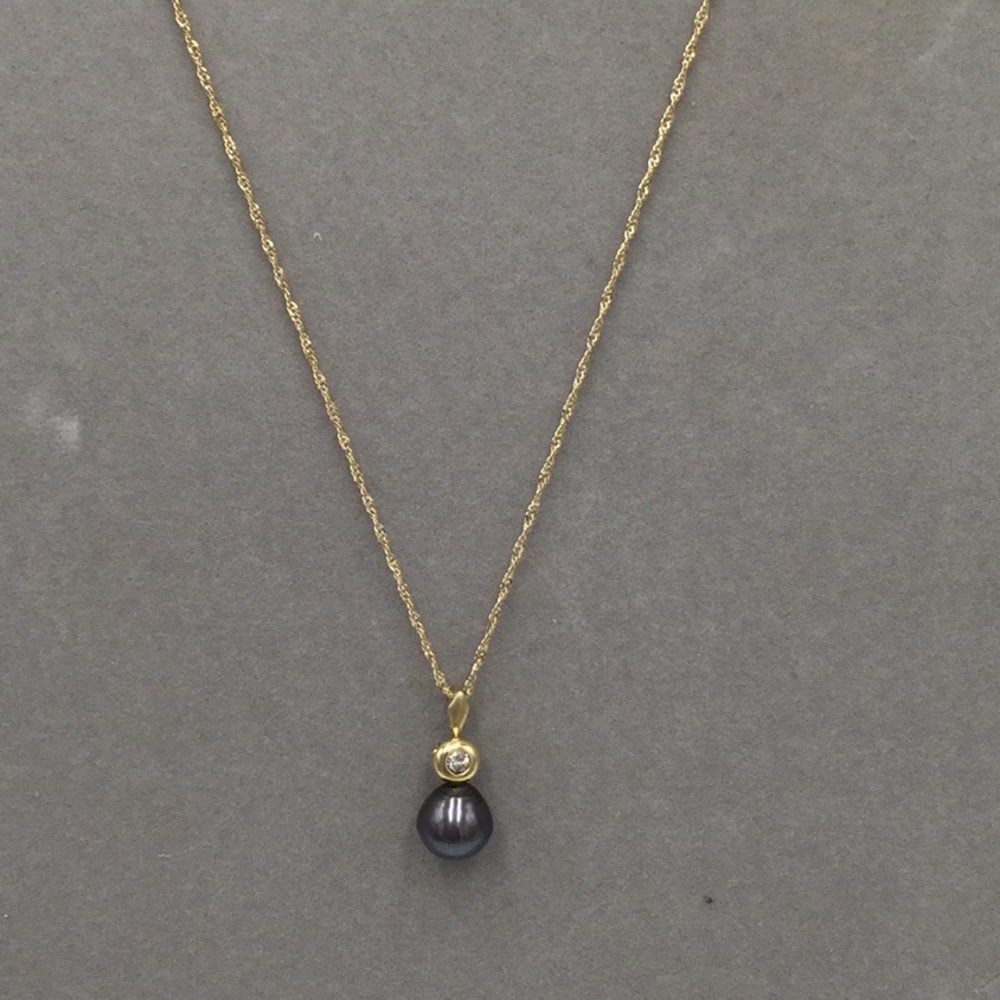 Gold and black pearl necklace 14k